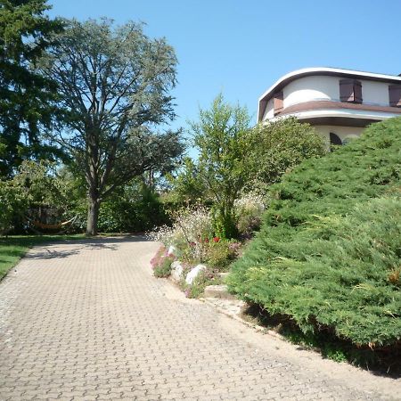 La Maison Des Bonheurs Bed & Breakfast Rillieux-la-Pape Exterior photo